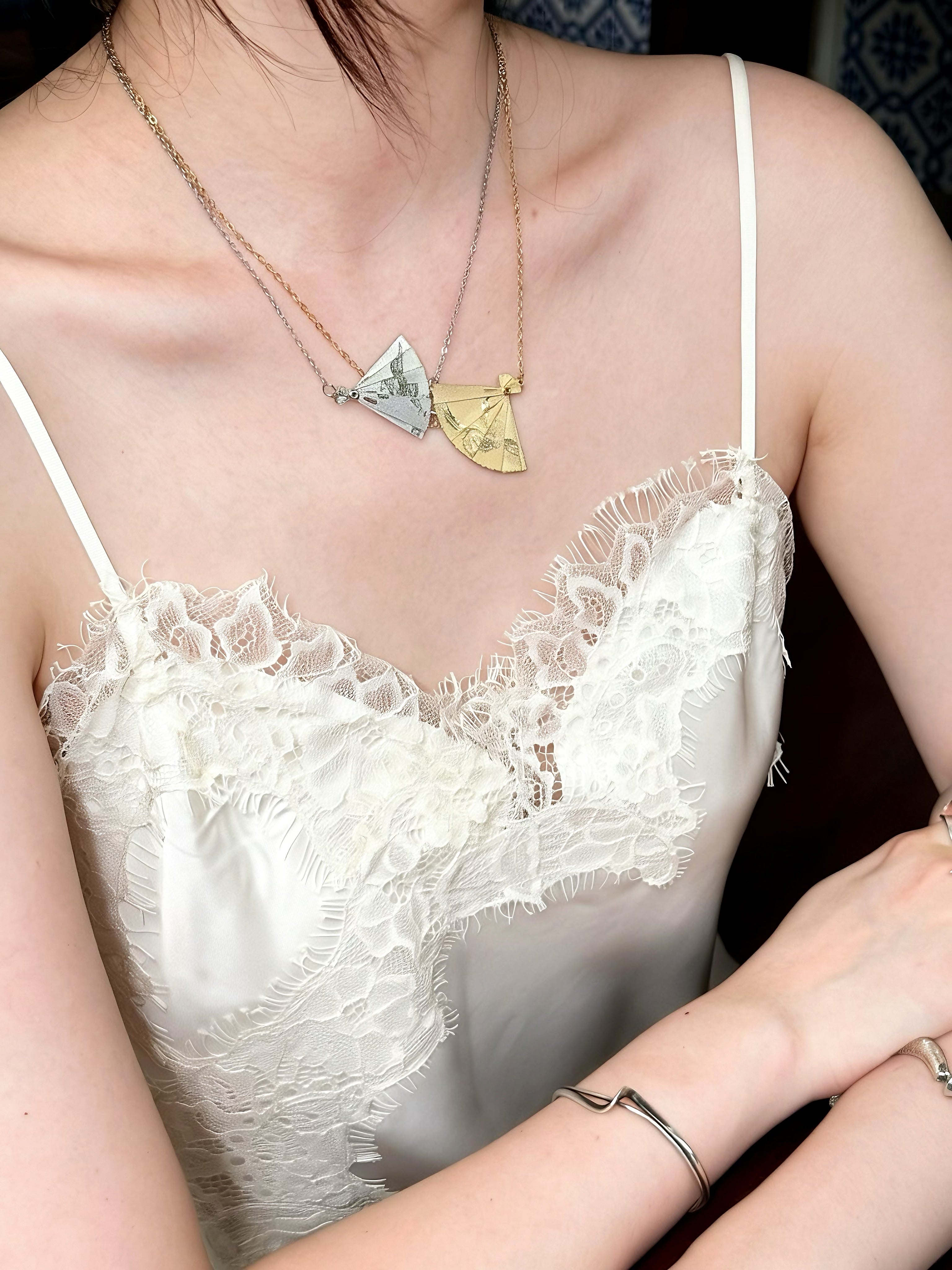 The Fans – Movable Folding Fan Oriental Necklace