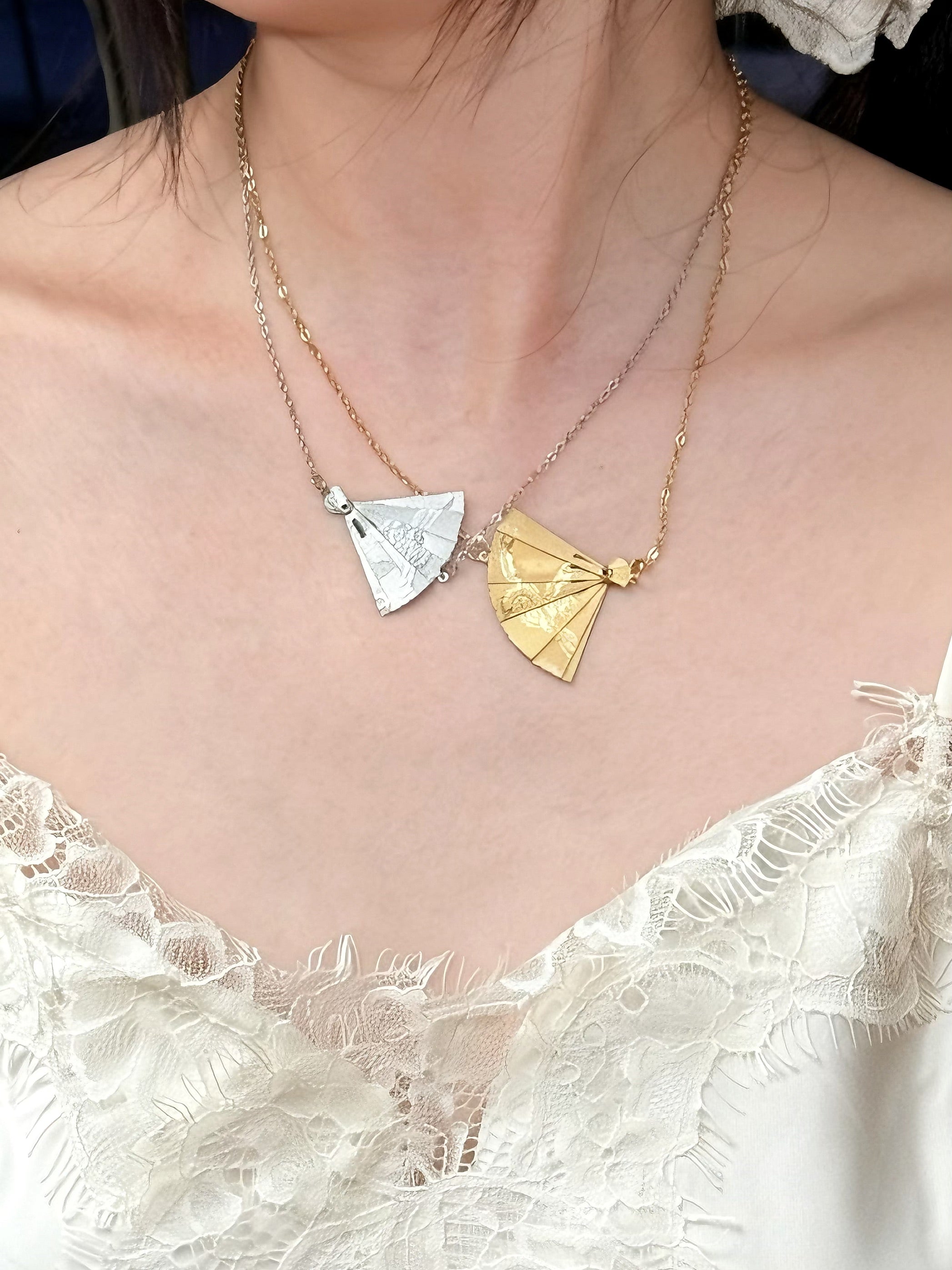 The Fans – Movable Folding Fan Oriental Necklace
