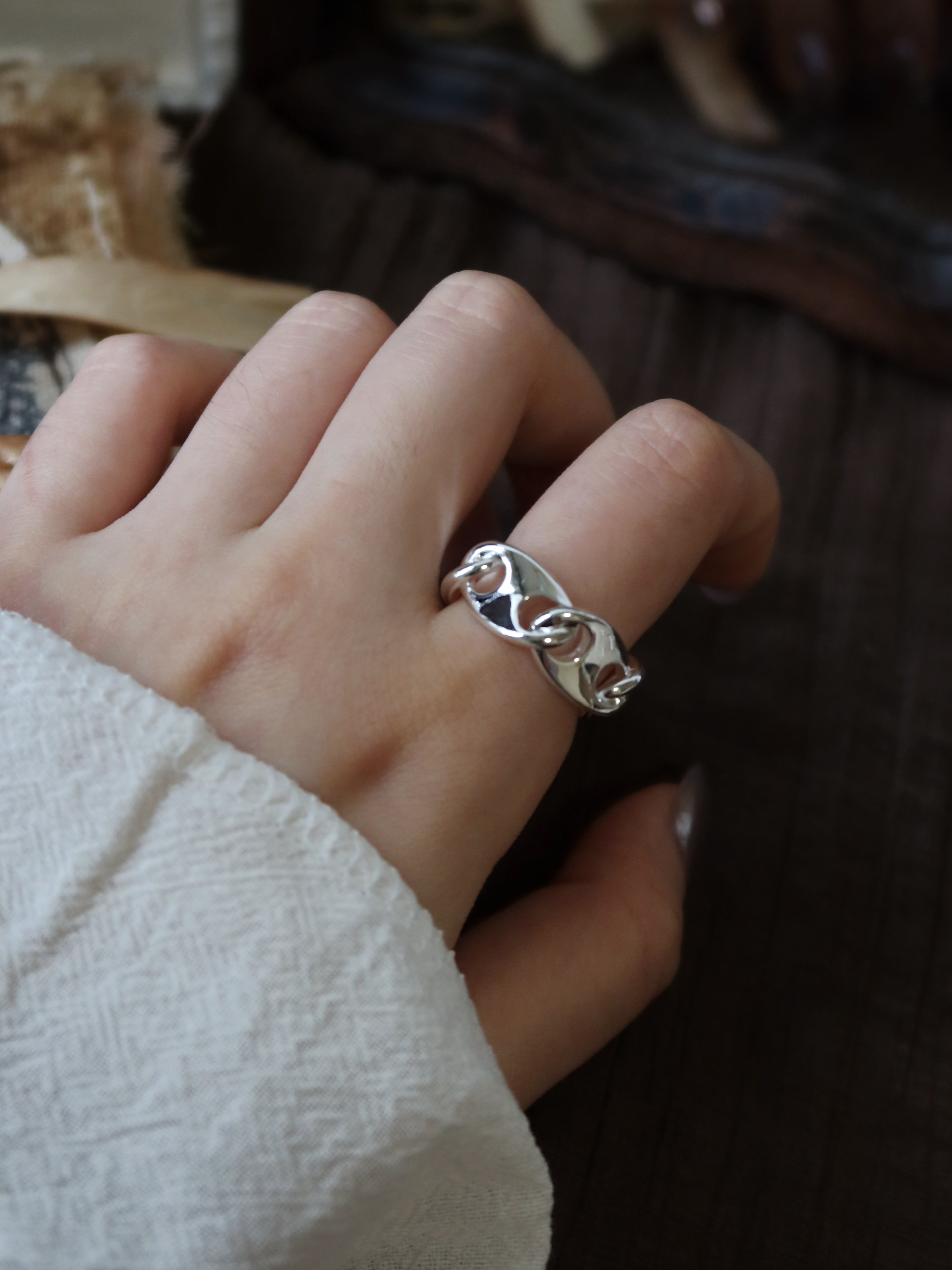 The Boundless Link. Interlocking Chain Geometric Band