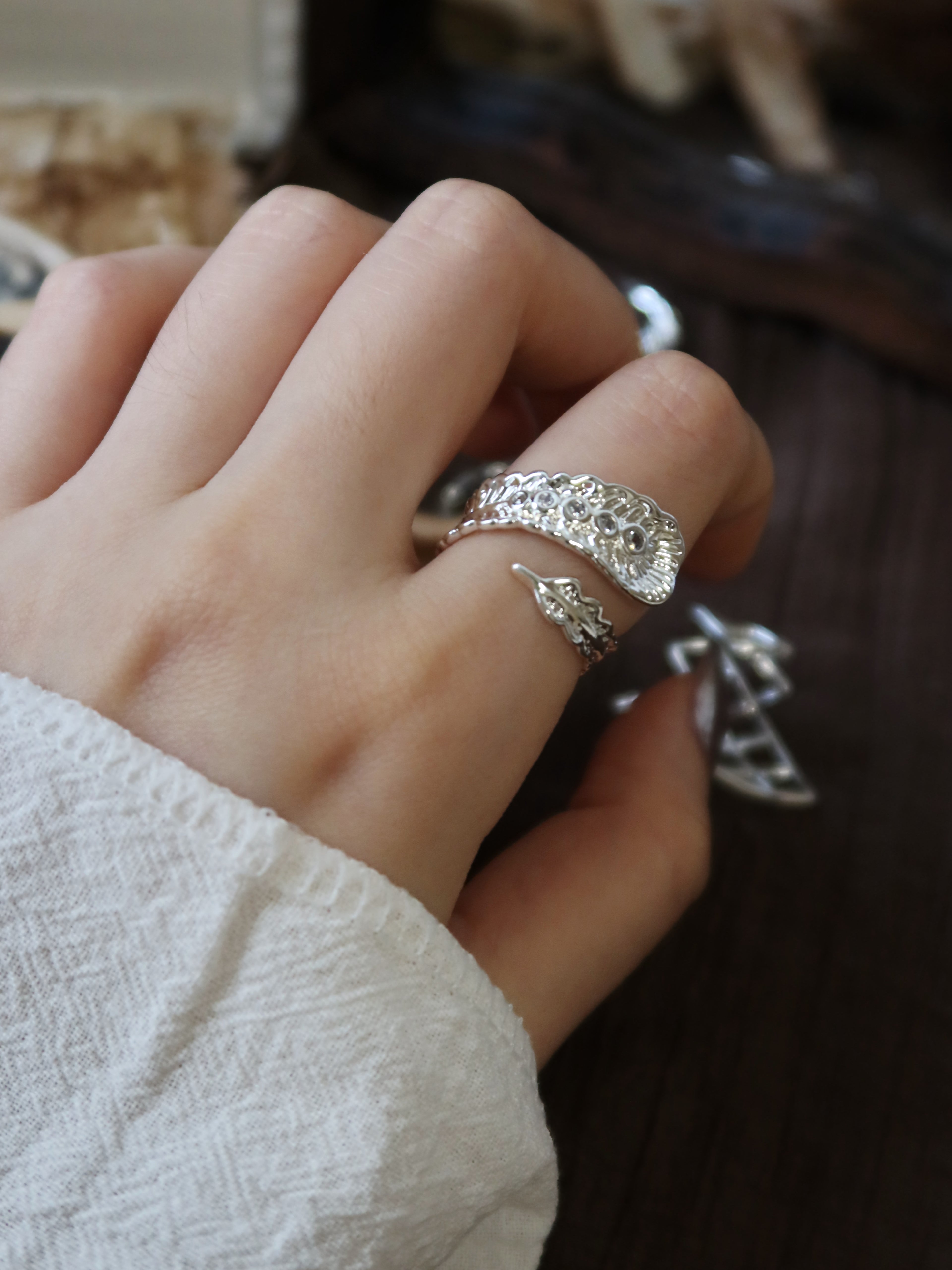 The Phoenix Plume – Feather Texture Sculptural Band