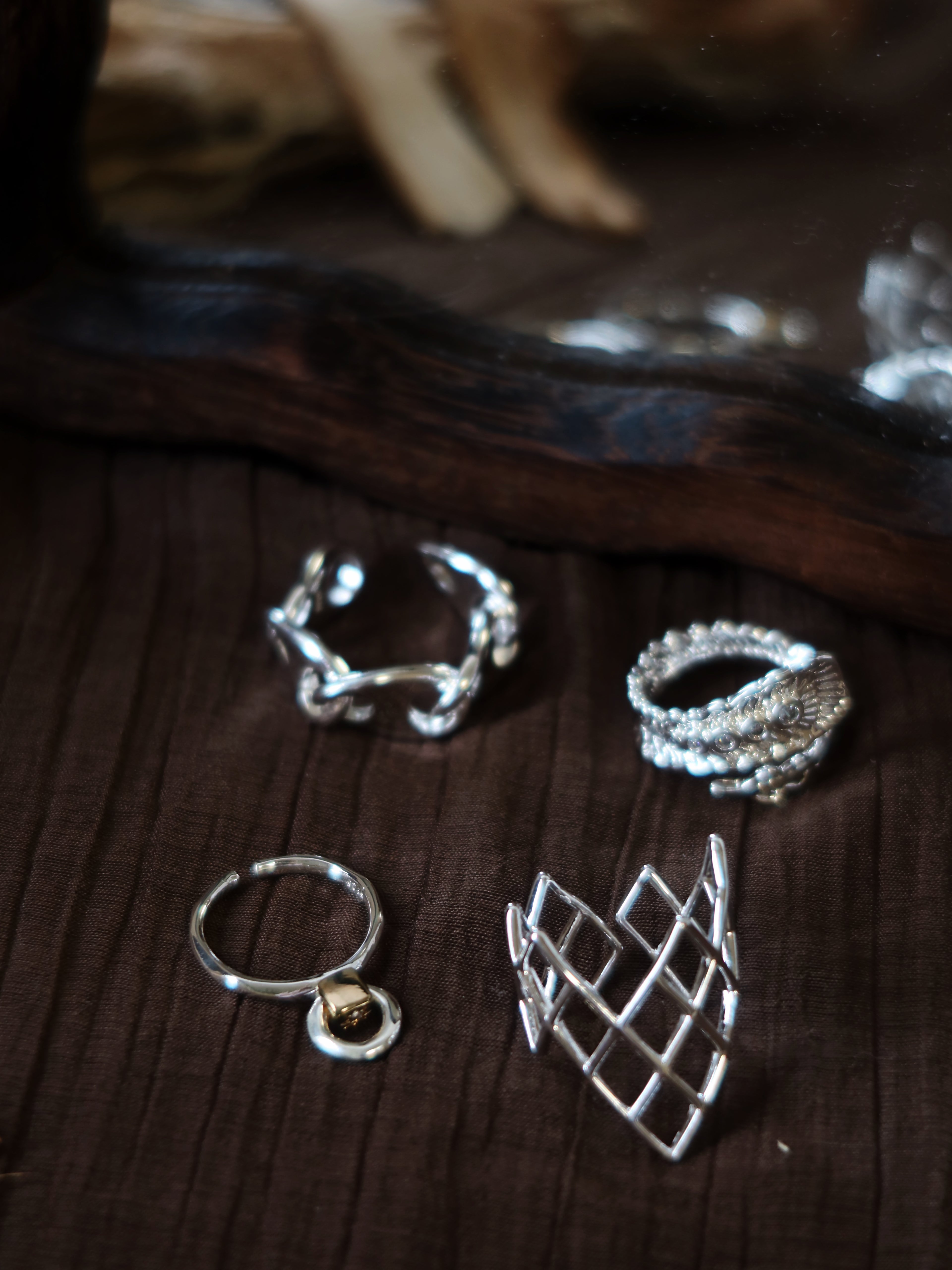 The Phoenix Plume – Feather Texture Sculptural Band